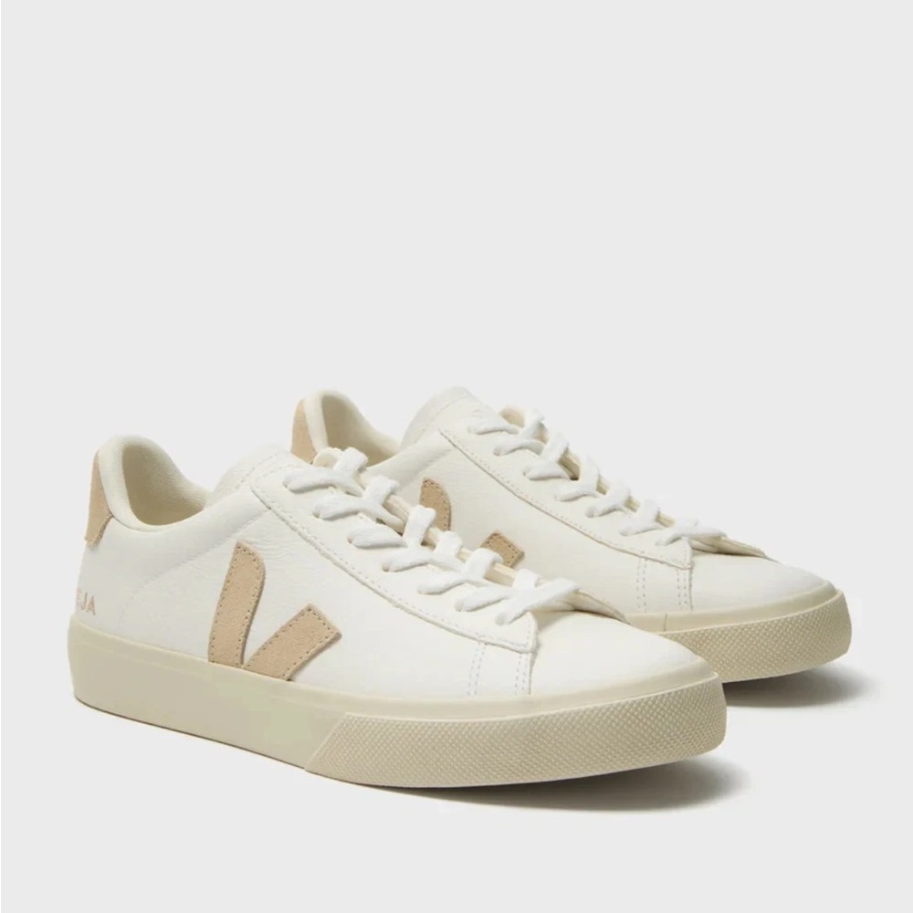 VEJA White Leather Almond Campo Sneakers US 7 EU 38 Very Good Condition